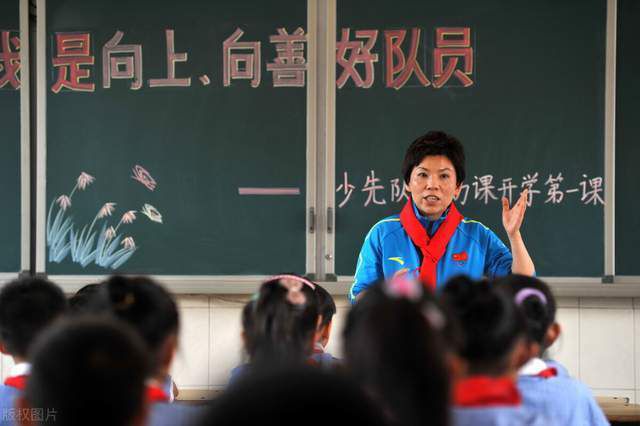 饰演指导员梅生的朱亚文表示：“梅生心中期待的团圆就是和妻子女儿团聚，再好好教教女儿的算术